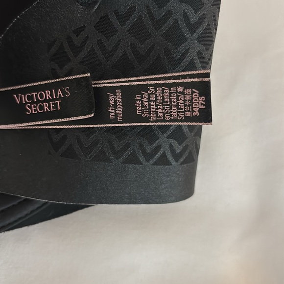 Victoria Sectet - Picture 3 of 3